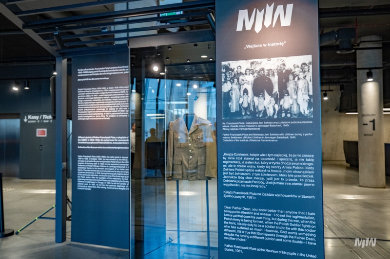 "Wejście w historię" - Kurtka oficerska księdza Franciszka Pluty