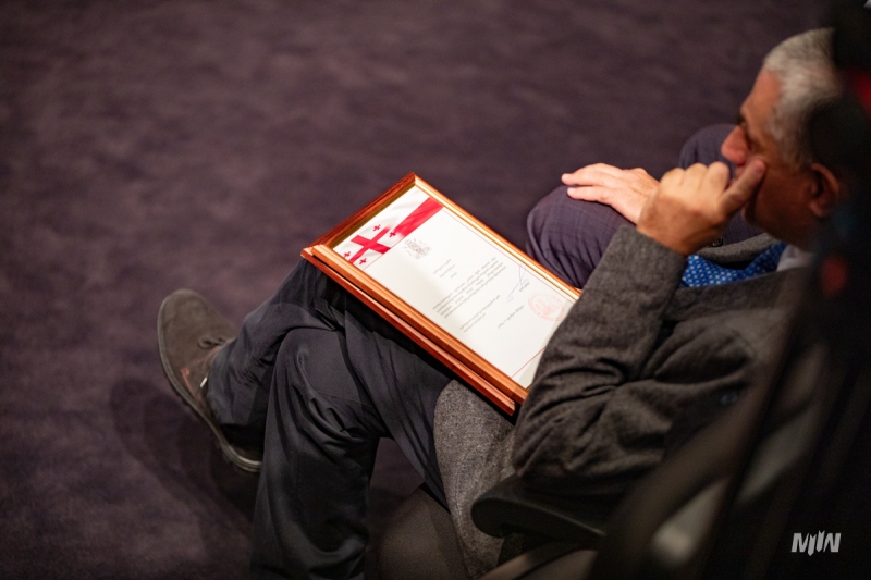 Pani Ambasador wręczyła członkom Komisji Historyków Polsko-Gruzińskich listy uznania w podziękowaniu za ich pracę i krzewienie stosunków polsko-gruzińskich.