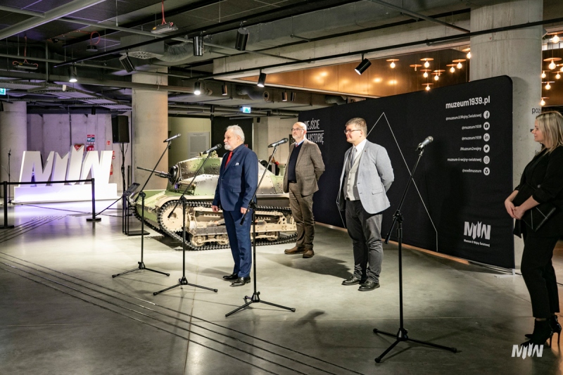 "Wejście w historię" - replika tankietki TK-S