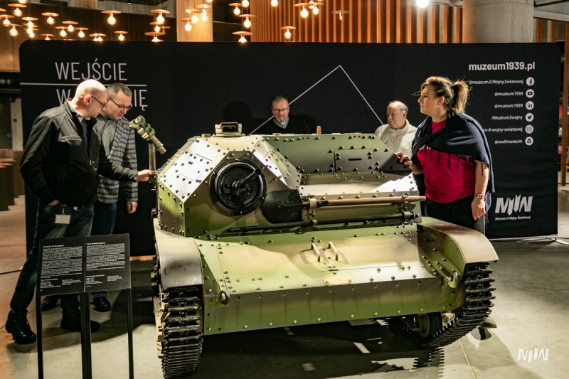 "Wejście w historię" - replika tankietki TK-S