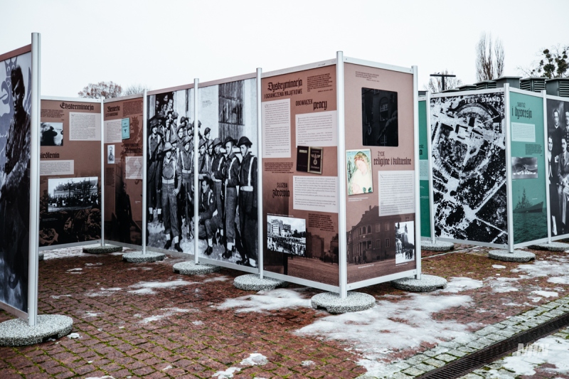 Wystawa plenerowa “Gryf. Pod znakiem Orła Białego”. 