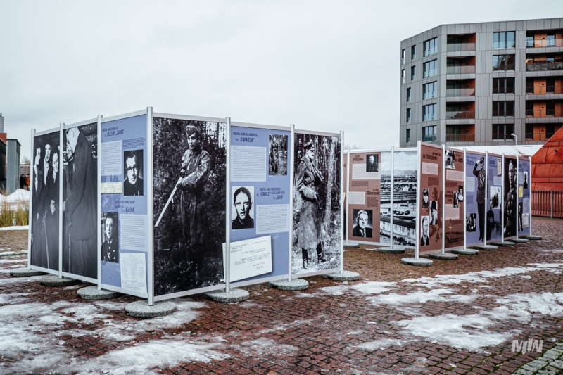 Wystawa plenerowa “Gryf. Pod znakiem Orła Białego”. 