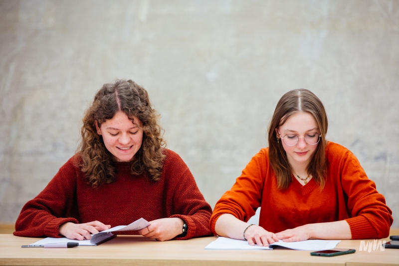 Młodzieżowa grupa teatralna. Próby do spektaklu.