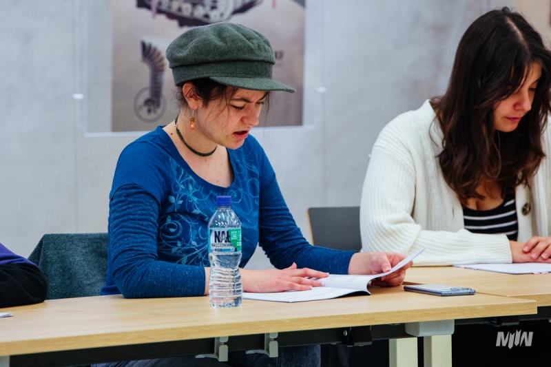 Młodzieżowa grupa teatralna. Próby do spektaklu.