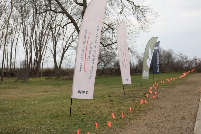 Obchody 100. rocznicy uzyskania praw Polski do Westerplatte - wysiewanie łąki kwietnej
