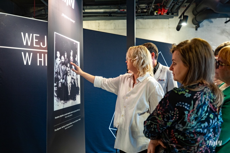 "Wejście w historię" - Medal Sprawiedliwy wśród Narodów Świata, przyznany Michałowi Cegielskiemu za udzielenie schronienia siostrom Spektor