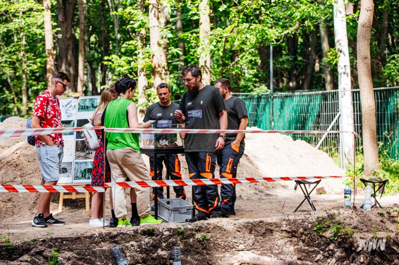 On the second day, visitors in the ‘Fort’ area, where excavations were being conducted, could listen to archaeologists talk about the specifics of the research team's work and the artifacts recovered