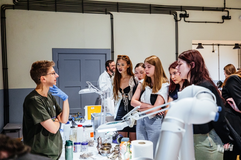 On the first day, school groups participated in the activities on the Peninsula. 