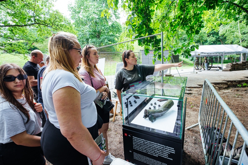 On the second day, visitors in the ‘Fort’ area, where excavations were being conducted, could listen to archaeologists talk about the specifics of the research team's work and the artifacts recovered