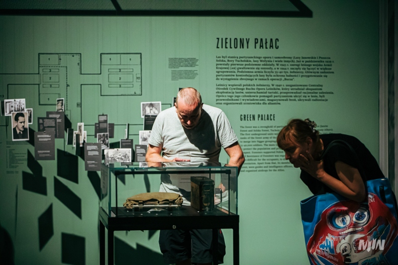 WERNISAŻ WYSTAWY CZASOWEJ LAS – Schronienie ofiar. Kryjówka Zbrodni.