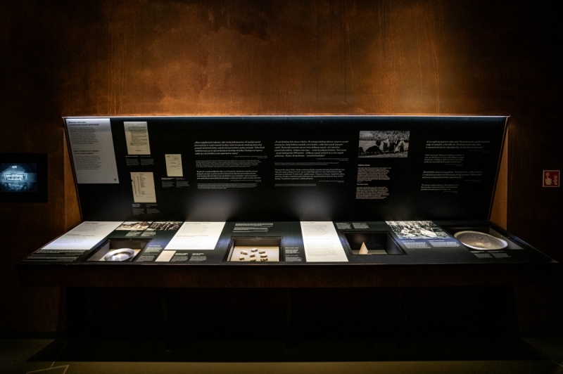 Część wystawy poświęcona oddolnej pomocy udzielanej przez Polaków ukrywającym się Żydom