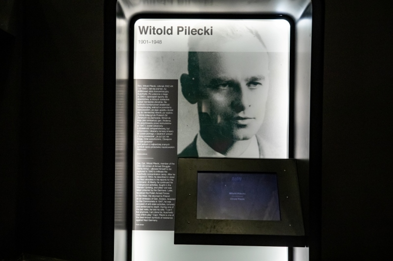 Rotmistrz Witold Pilecki w sekcji „Opór” na wystawie głównej Muzeum II Wojny Światowej w Gdańsku