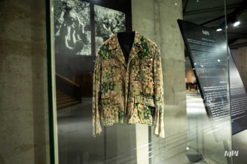 "Wejście w historię" - niemiecka bluza maskująca, używana przez Tadeusza Merskiego w czasie drogi powrotnej do domu po wyzwoleniu z obozu w Dachau