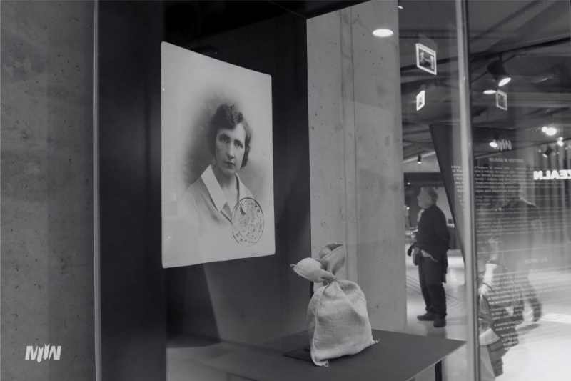 "Entering History" - handmade shopping bag used by Jadwiga Makarska’s mother to carry sugar and groceries from the store