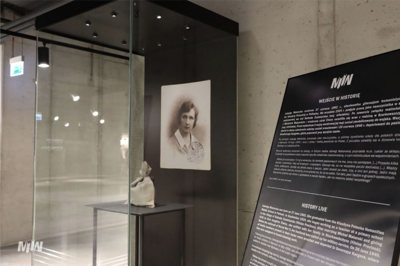 "Entering History" - handmade shopping bag used by Jadwiga Makarska’s mother to carry sugar and groceries from the store