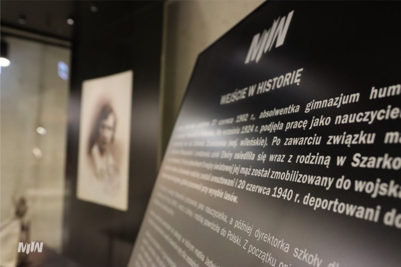 "Entering History" - handmade shopping bag used by Jadwiga Makarska’s mother to carry sugar and groceries from the store