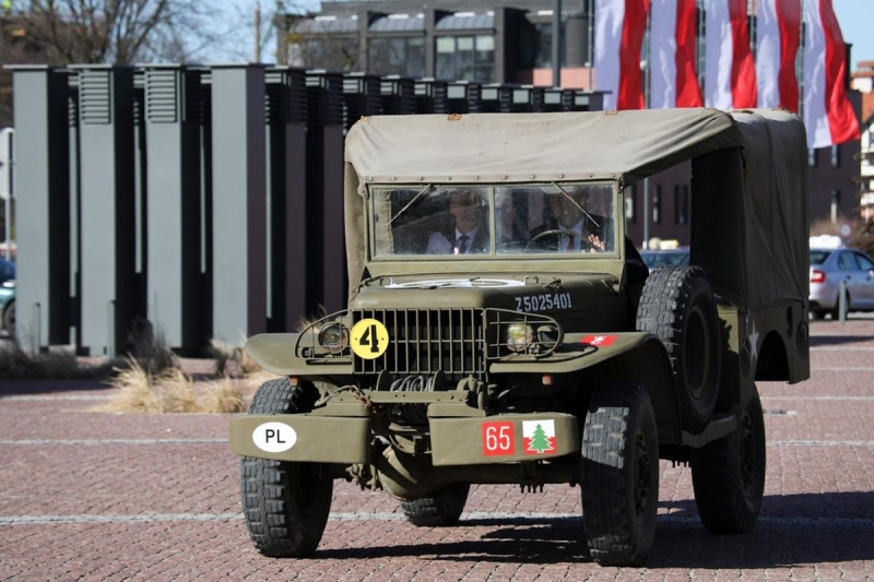 Na placu przed Muzeum zaprezentowano Eksponat Roku: Dodge’a WC 52