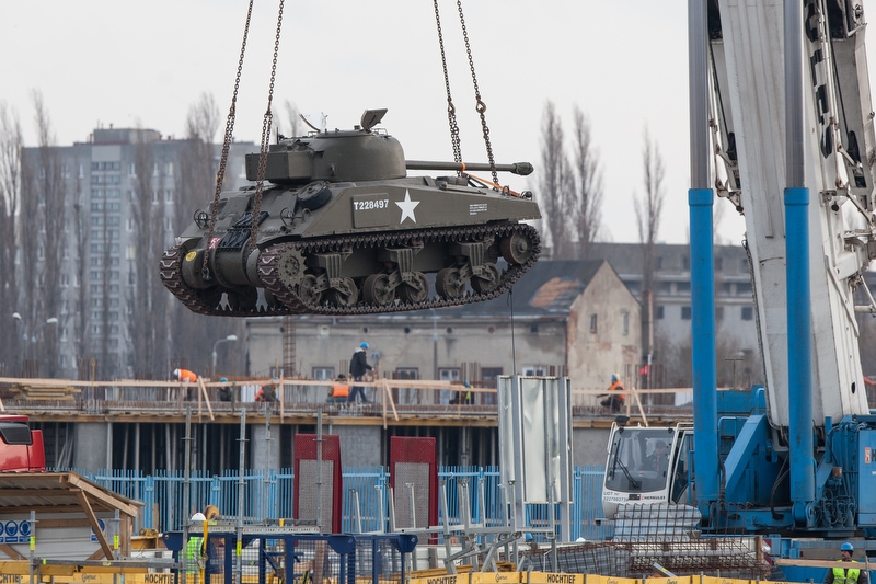 Pierwsze eksponaty na budowie Muzeum II Wojny Światowej