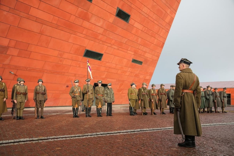 Niezapomniane pokazy rekonstrukcyjne przed Muzeum