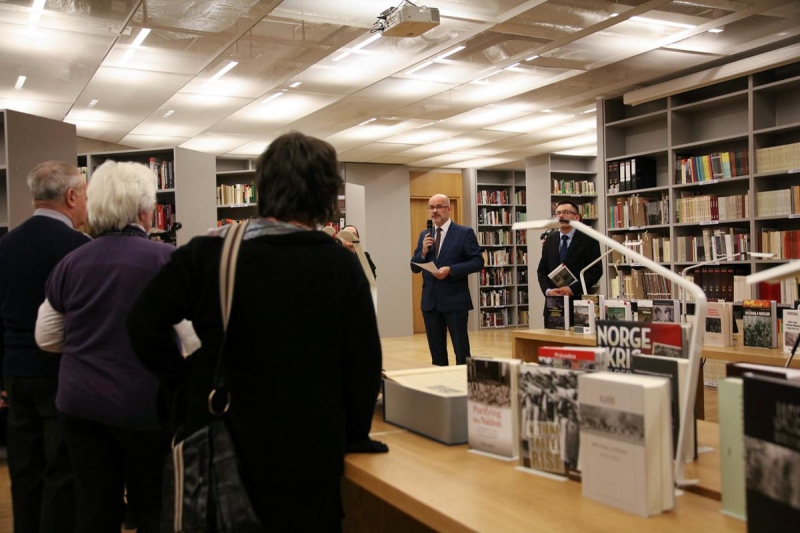 Otwarcie Biblioteki i promocja książki Artura Jendrzejewskiego "Polsko, ile Ty mnie kosztowałaś…" 