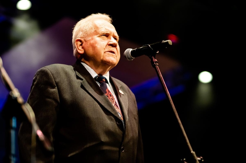 Wręczenie medalu przez Stowarzyszenie "Godność" dla dr Karola Nawrockiego, Dyrektora Muzeum II Wojny Światowej w Gdańsku