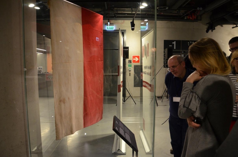 Eksponat miesiąca - polska flaga ze Lwowa