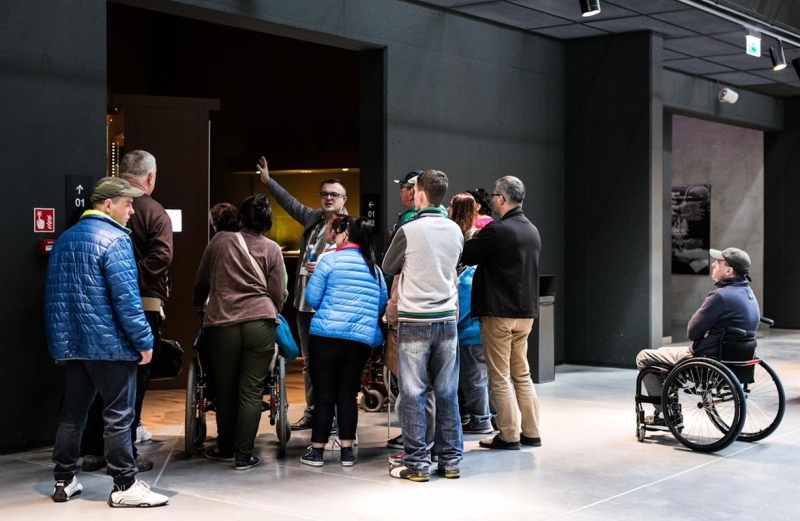 Oprowadzanie osób dorosłych z niepełnosprawnościami