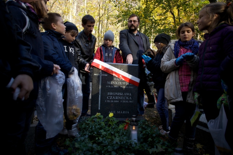Lekcja historii na Cmentarzu Komunalnym