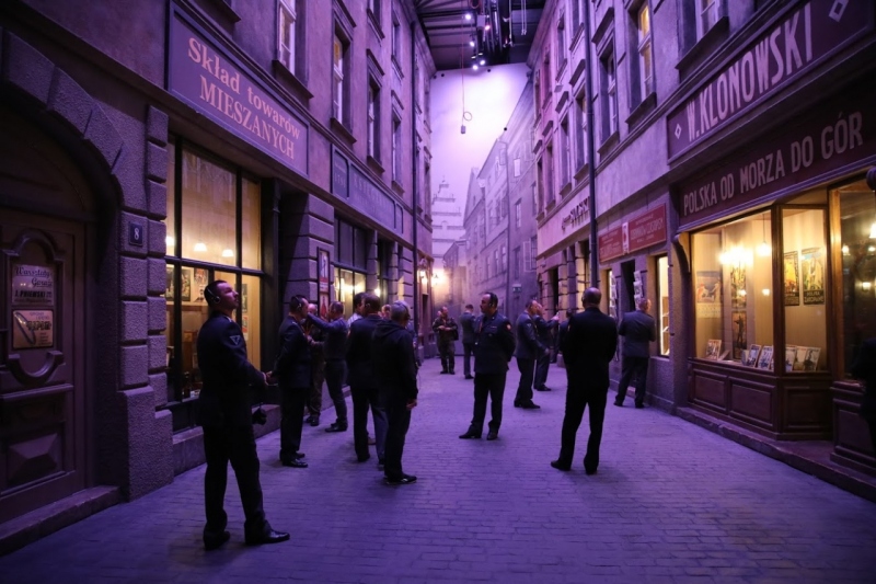  Żołnierze 41. Bazy Lotnictwa Szkolnego im. mjr. pil. Eugeniusza Horbaczewskiego w Dęblinie z wizytą w Muzeum 