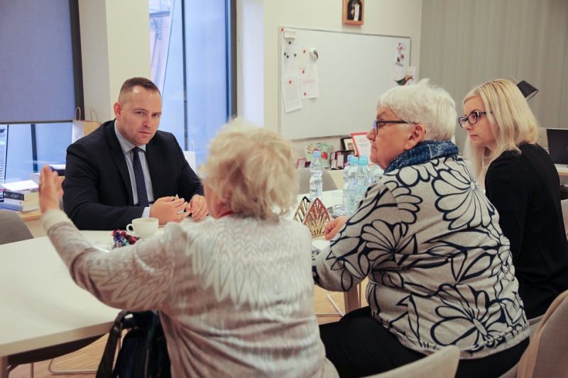  Dr Karol Nawrocki spotkał się z przedstawicielkami rodzin Obrońców Poczty Polskiej