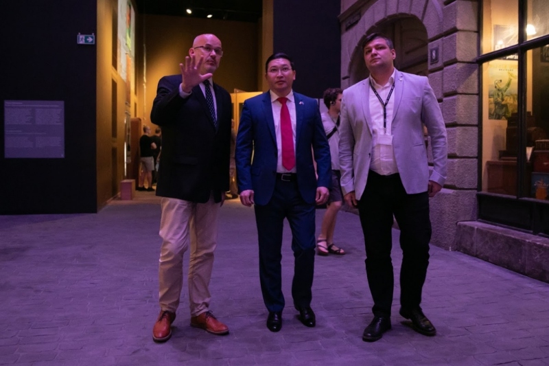 Ambasador Kazachstanu odwiedził Muzeum II Wojny Światowej w Gdańsku