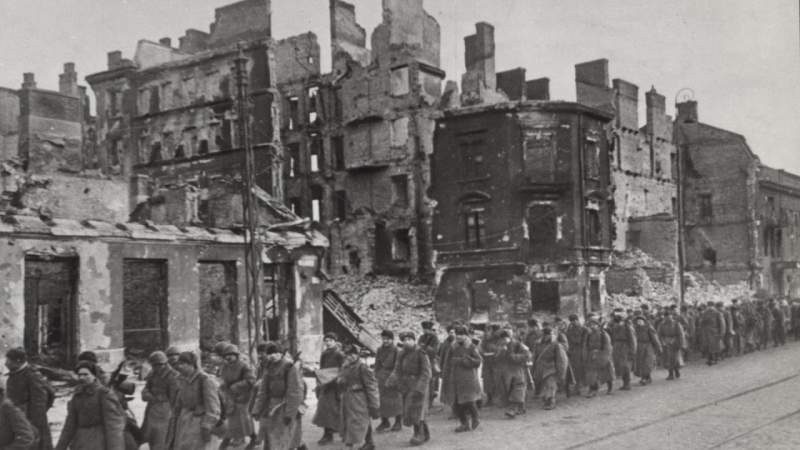 17 stycznia 1945 r. Armia Czerwona wkroczyła do ruin lewobrzeżnej części Warszawy