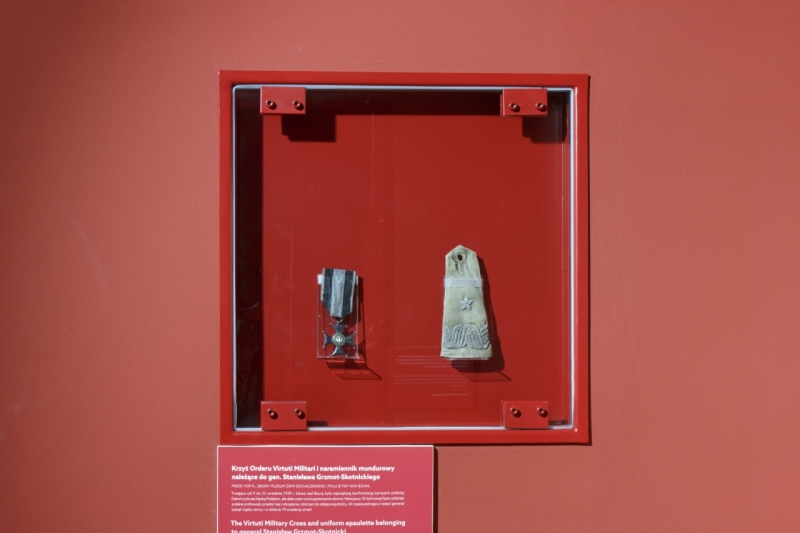 Epaulette from the uniformed jacket belonging to Brigadier General Stanislaw Grzmot-Skotnicki and  the Virtuti Militari Cross | #M2WSonline