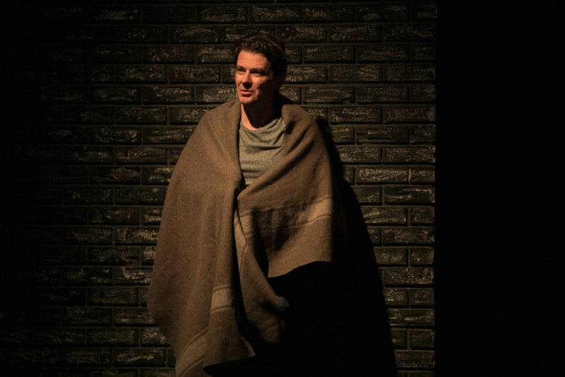 Aktor Marcin Kwaśny w „Historii nieoczywistej”