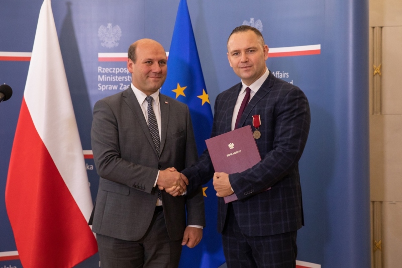 WRĘCZENIE ODZNAKI HONOROWEJ „BENE MERITO” DR. KAROLOWI NAWROCKIEMU