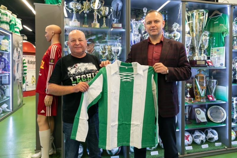 Przekazanie repliki stroju Lechii Lwów 