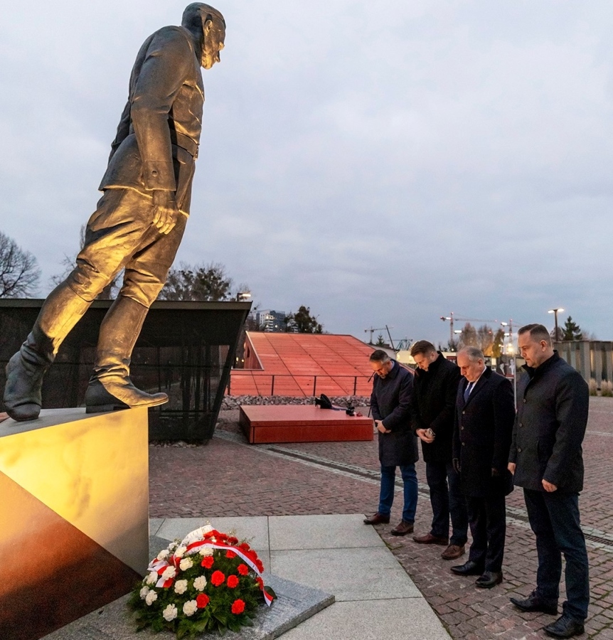 Wizyta Ministra Edukacji i Nauki dr. hab. Przemysława Czarnka, Wojewody Pomorskiego Dariusza Drelicha oraz Prezesa Instytutu Pamięci Narodowej dr. Karola Nawrockiego w Muzeum II Wojny Światowej w Gdańsku