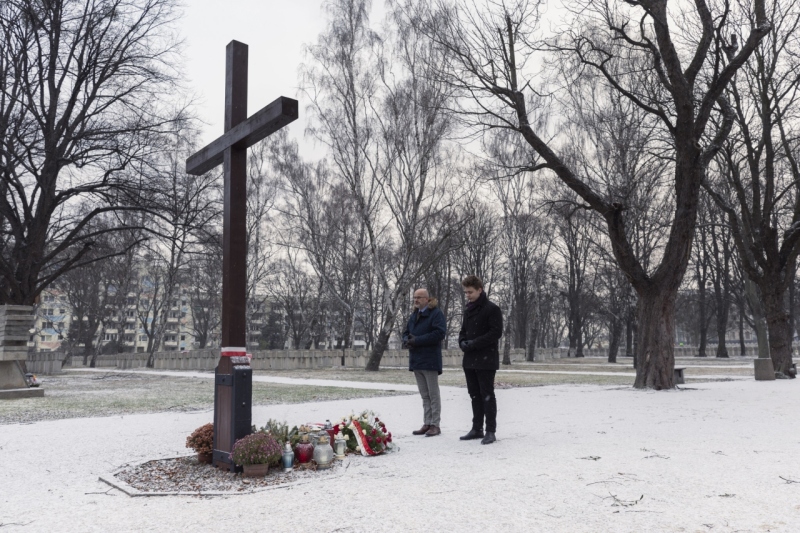 Delegacja Muzeum II Wojny Światowej w Gdańsku upamiętniła ofiary terroru na cmentarzu na gdańskiej Zaspie