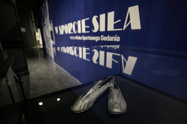 Spacer kuratorski z autorami wystawy czasowej poświęconej 100-leciu KS Gedania