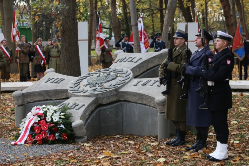 Pożegnanie Obrońców Westerplatte na Cmentarzu Żołnierzy Wojska Polskiego - zobacz wideo