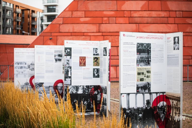 Wystawa plenerowa „Przywracamy Serce Niepodległej”