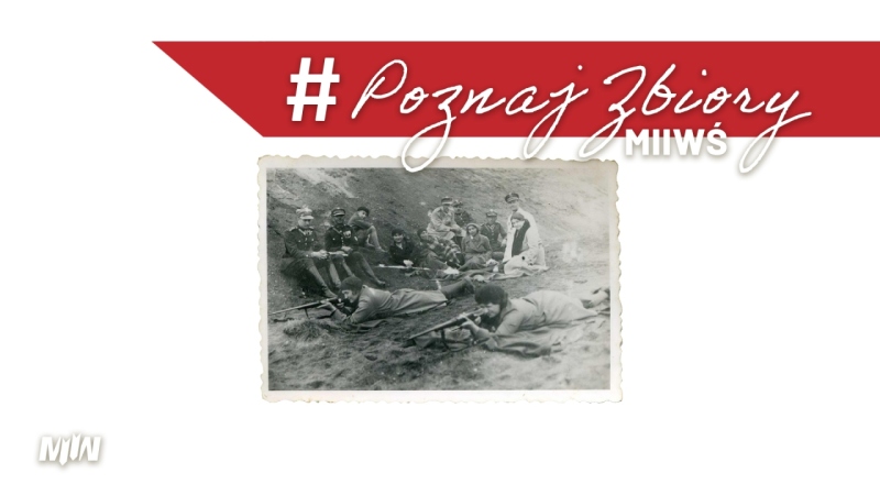 Cykl #PoznajZbioryM2WŚ - przedwojenna fotografia przedstawiająca członkinie PWK