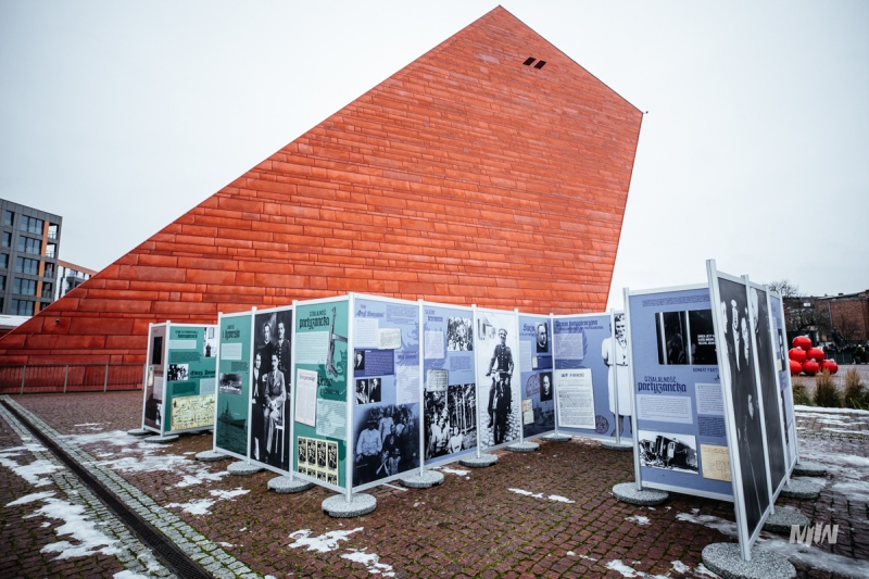 Wystawa plenerowa “Gryf. Pod znakiem Orła Białego”. 