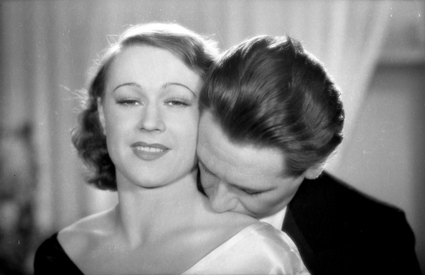 W STARYM KINIE: KOCHA, LUBI, SZANUJE