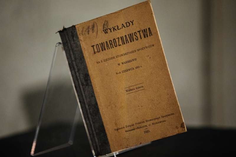 ‘Stepping into History’ – A Book from Józef Ulma’s Collection at the MSWW